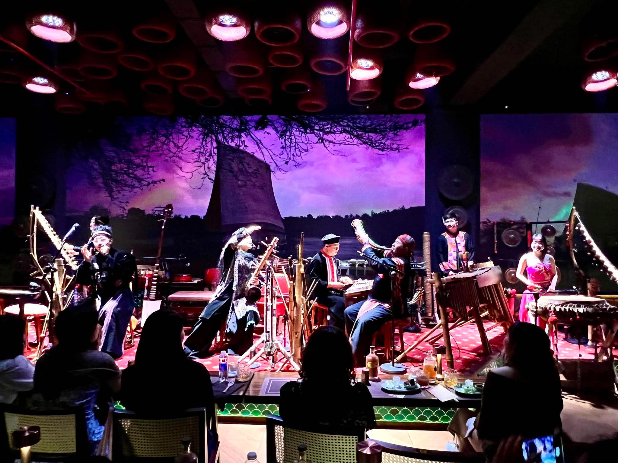 Check-in “Chào Show” –  không gian âm nhạc dân tộc giữa lòng TP. HCM